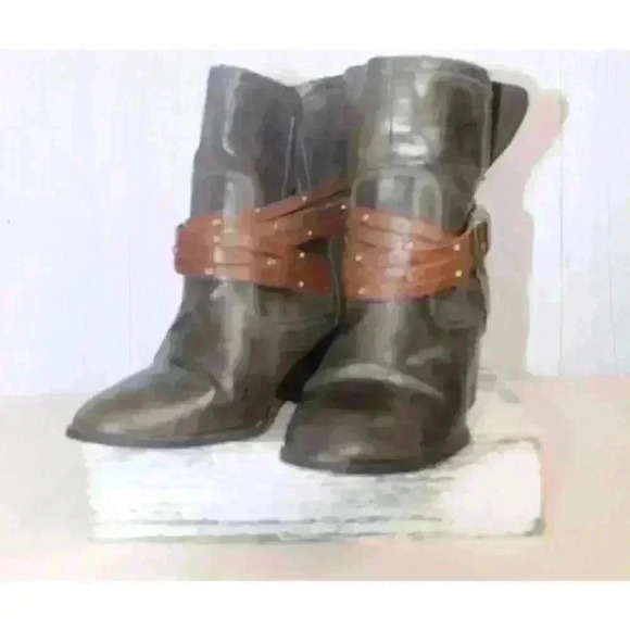 Mia Fabrizia Faux Leather Buckle Embellished Chunky Heel Y2K Womens Boots Sz 9M - Picture 2 of 10